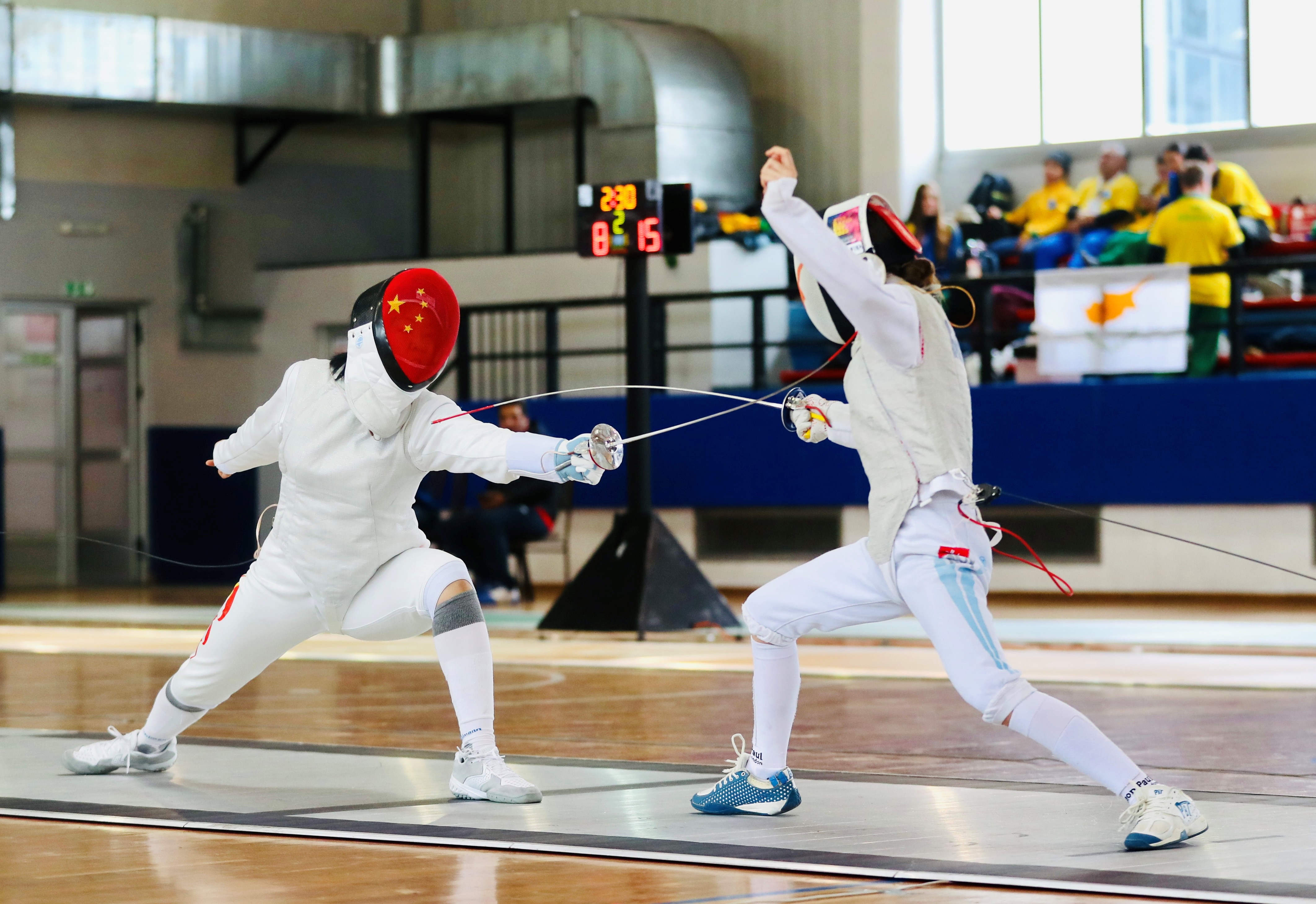 閔文珺（左）在比賽中。圖片來(lái)源：中國(guó)中學(xué)生體育代表團(tuán)