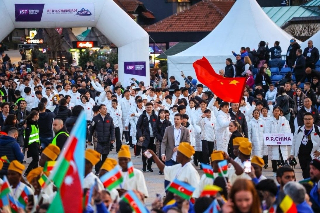 中國(guó)中學(xué)生體育代表團(tuán)在開(kāi)幕式上入場(chǎng)。圖片來(lái)源：中國(guó)中學(xué)生體育代表團(tuán)