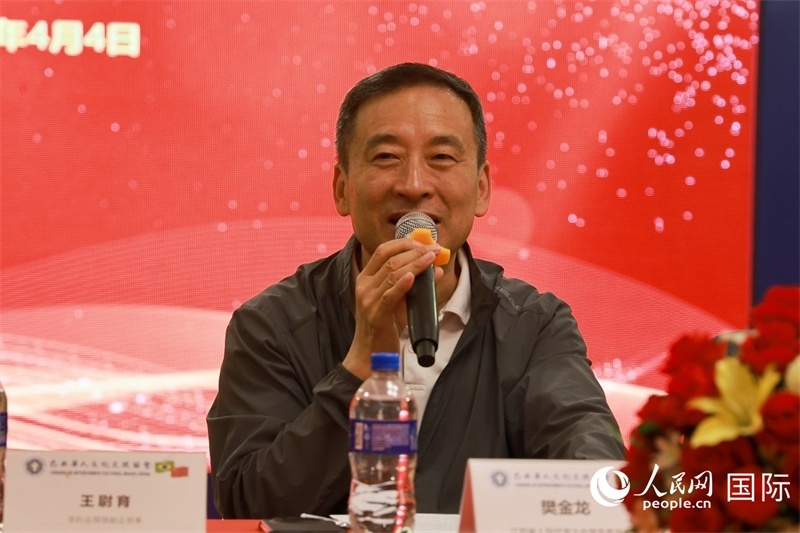 江蘇省人大常務(wù)委員會常務(wù)副主任樊金龍在座談會上致辭。人民網(wǎng)記者 陳海琪攝