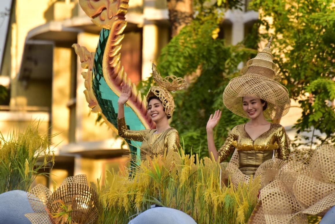 “祝福之河”花車以神龍形象象征水的神圣與豐饒，寓意祈福納祥。泰國(guó)國(guó)家旅游局供圖