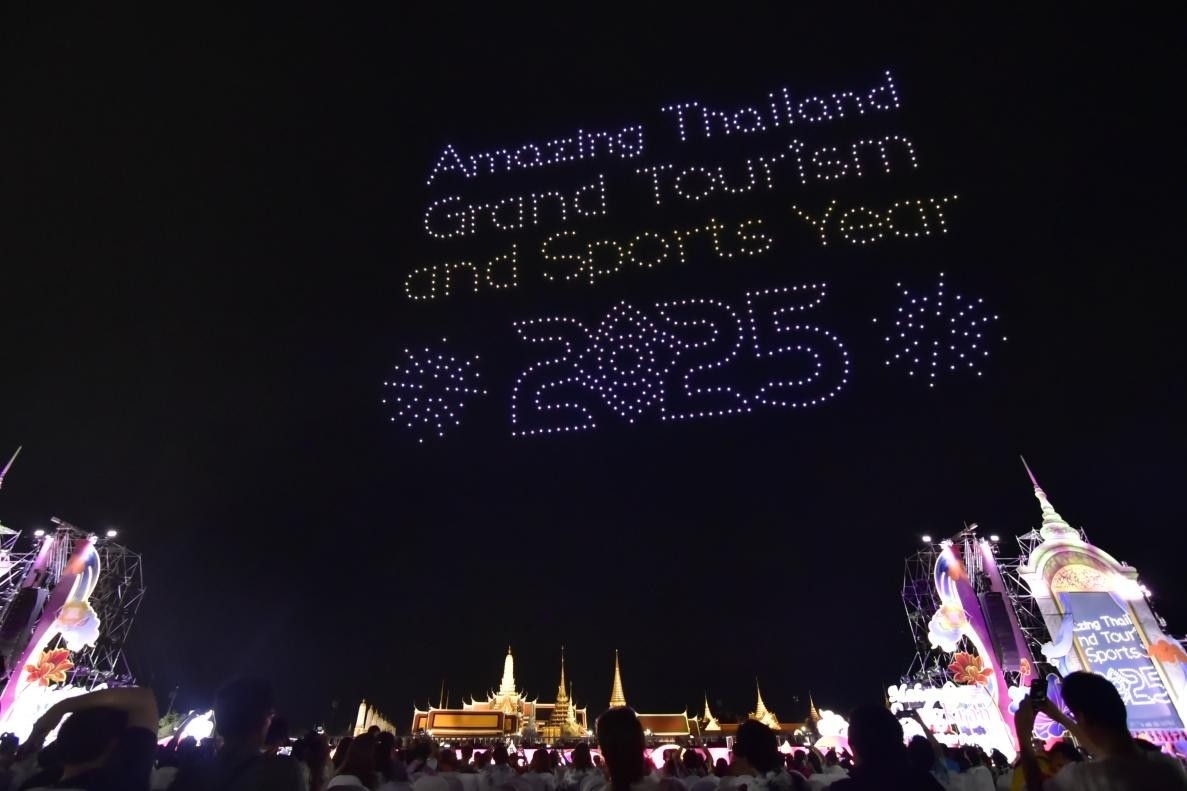 由1200架無人機(jī)組成的燈光秀點(diǎn)亮夜空。泰國(guó)國(guó)家旅游局供圖