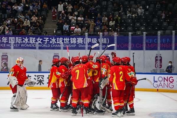 中國隊球員慶祝勝利。圖片來源：中國冰球協(xié)會