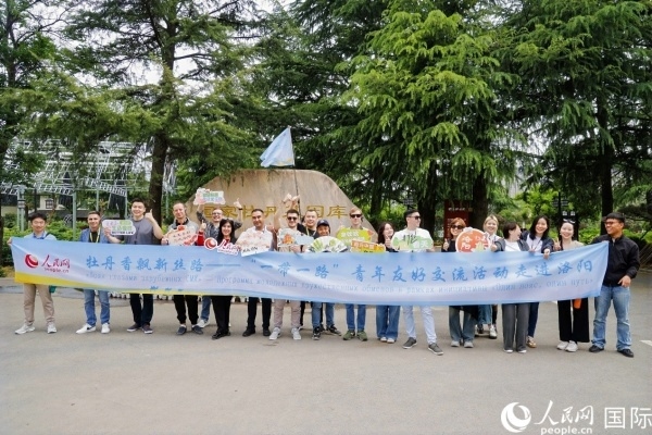 4月21日，人民網(wǎng)“一帶一路”青年友好交流活動走進(jìn)洛陽。人民網(wǎng)記者 魯揚攝