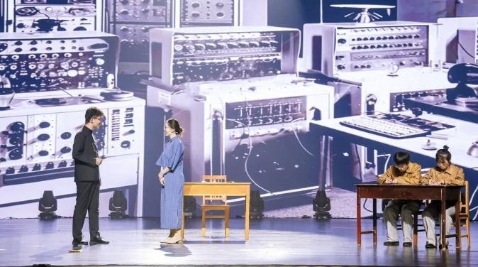 第二屆弘揚(yáng)“兩彈一星”精神話劇大賽決賽現(xiàn)場(chǎng)。學(xué)校供圖