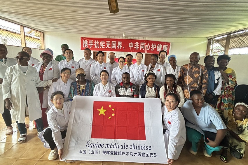 【4】圖為活動結(jié)束后的合影。中國（山西）第24批援喀麥隆姆巴爾馬尤醫(yī)療隊 供圖