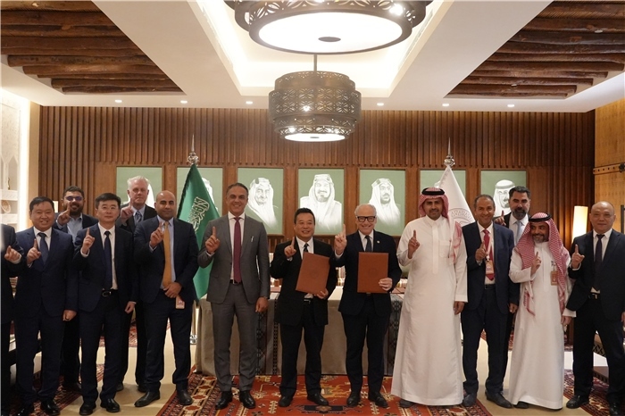 簽約合影。中國鐵建供圖