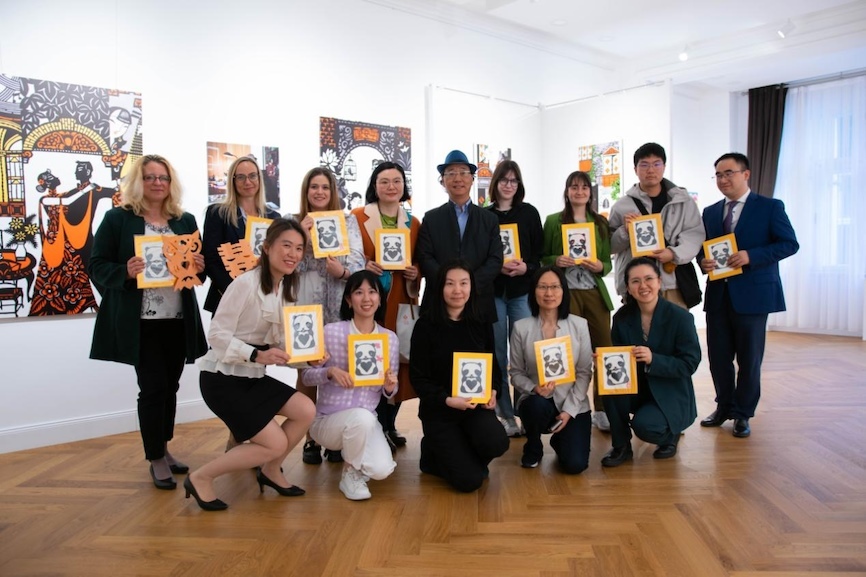 嘉賓合影。圖片由布達(dá)佩斯中國文化中心供圖