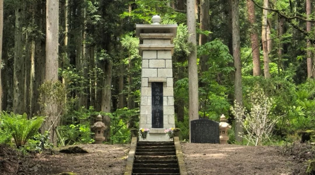 福島縣豬苗代町中國殉難勞工慰靈碑修繕完工暨植樹祭掃儀式舉行。中國駐新潟總領館供圖