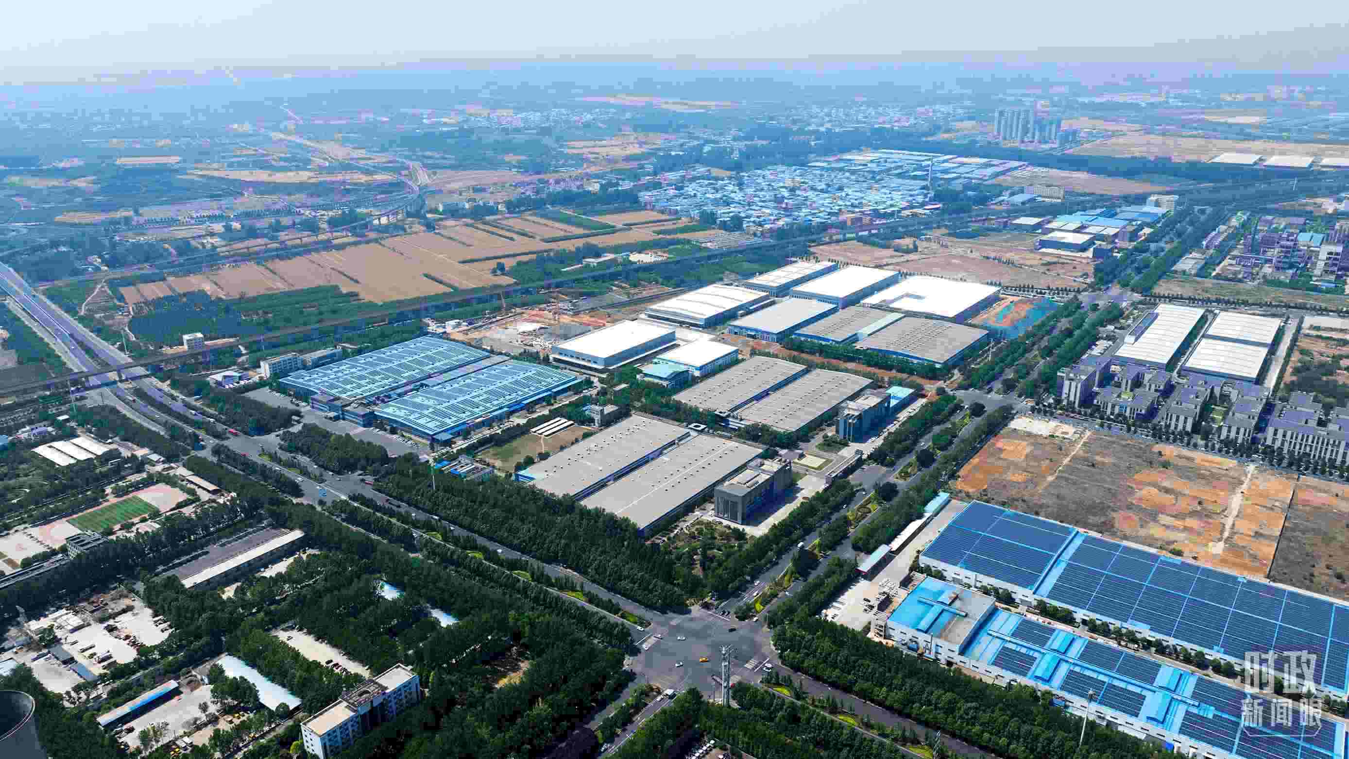 △俯瞰洛陽軸承集團股份有限公司。（總臺央視記者范凱拍攝）