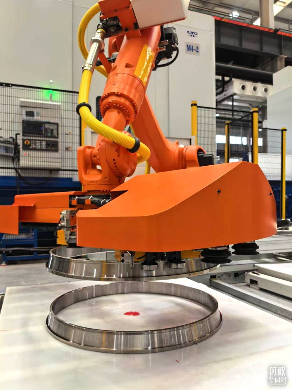 △洛軸產(chǎn)品。（總臺央視記者黎兵拍攝）