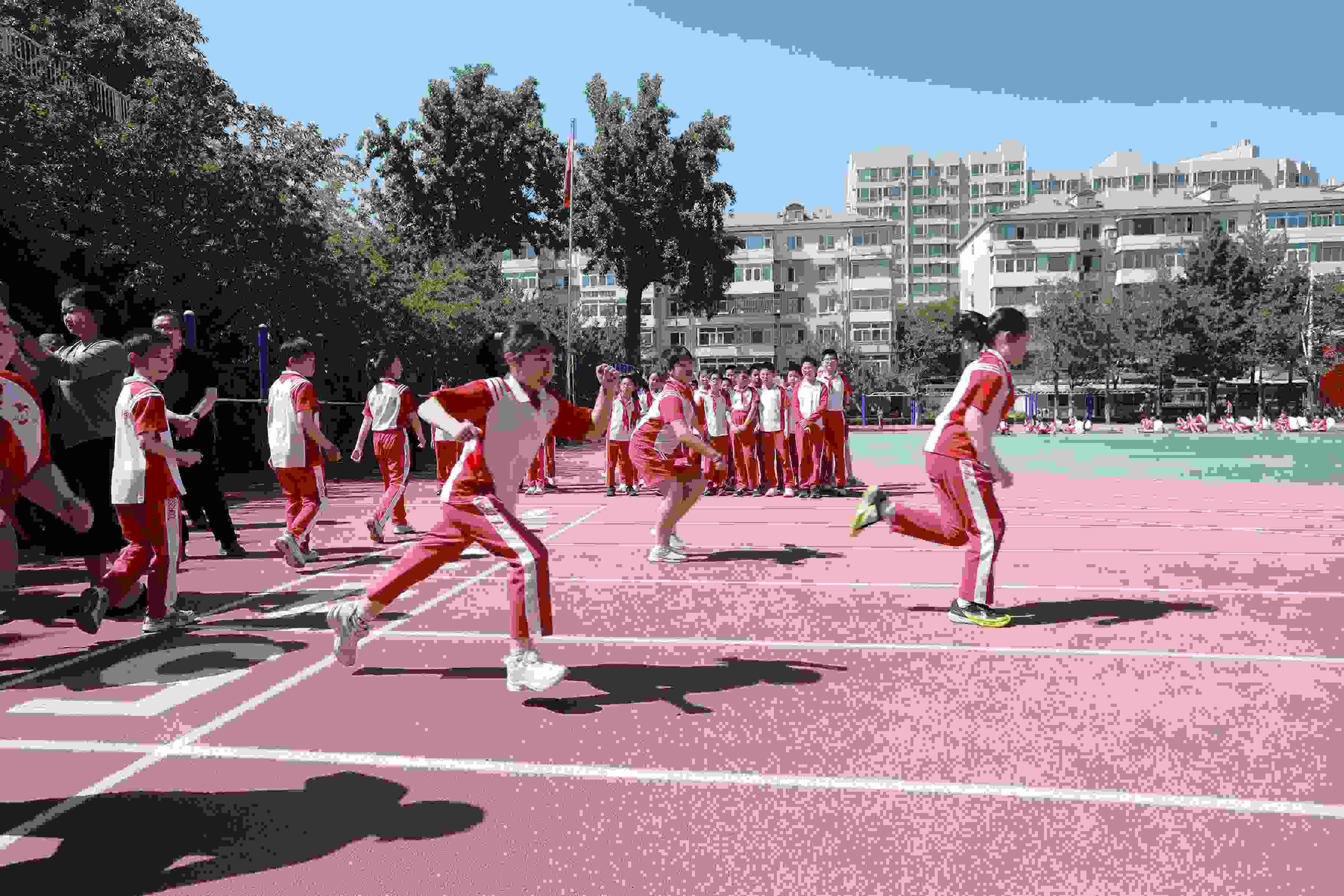 學生利用人工智能進行50米測試。北京市教委供圖