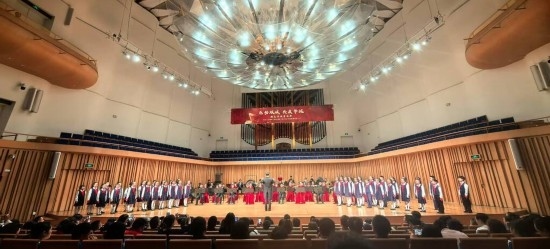 重慶大學(xué)城樹人小學(xué)校管樂團(tuán)參加比賽。