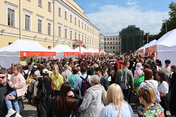 “茶和天下”·雅集活動(dòng)現(xiàn)場(chǎng)。中國(guó)駐白俄羅斯大使館供圖