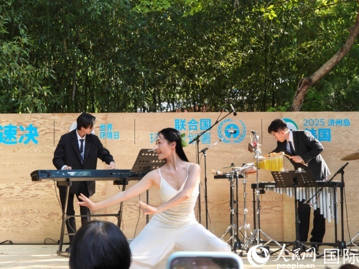 《舞，自然》舞蹈表演。人民網(wǎng)記者 李明攝